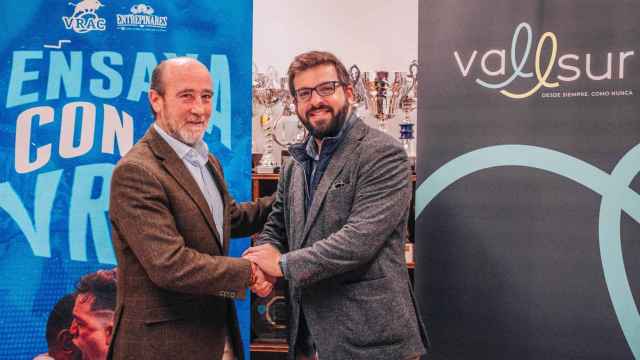 Firma del acuerdo de colaboración entre Vallsur y la Fundación de Escuelas de Rugby VRAC.