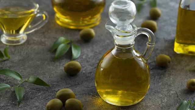 high-view-bottles-filled-with-olive-oil-marble-background