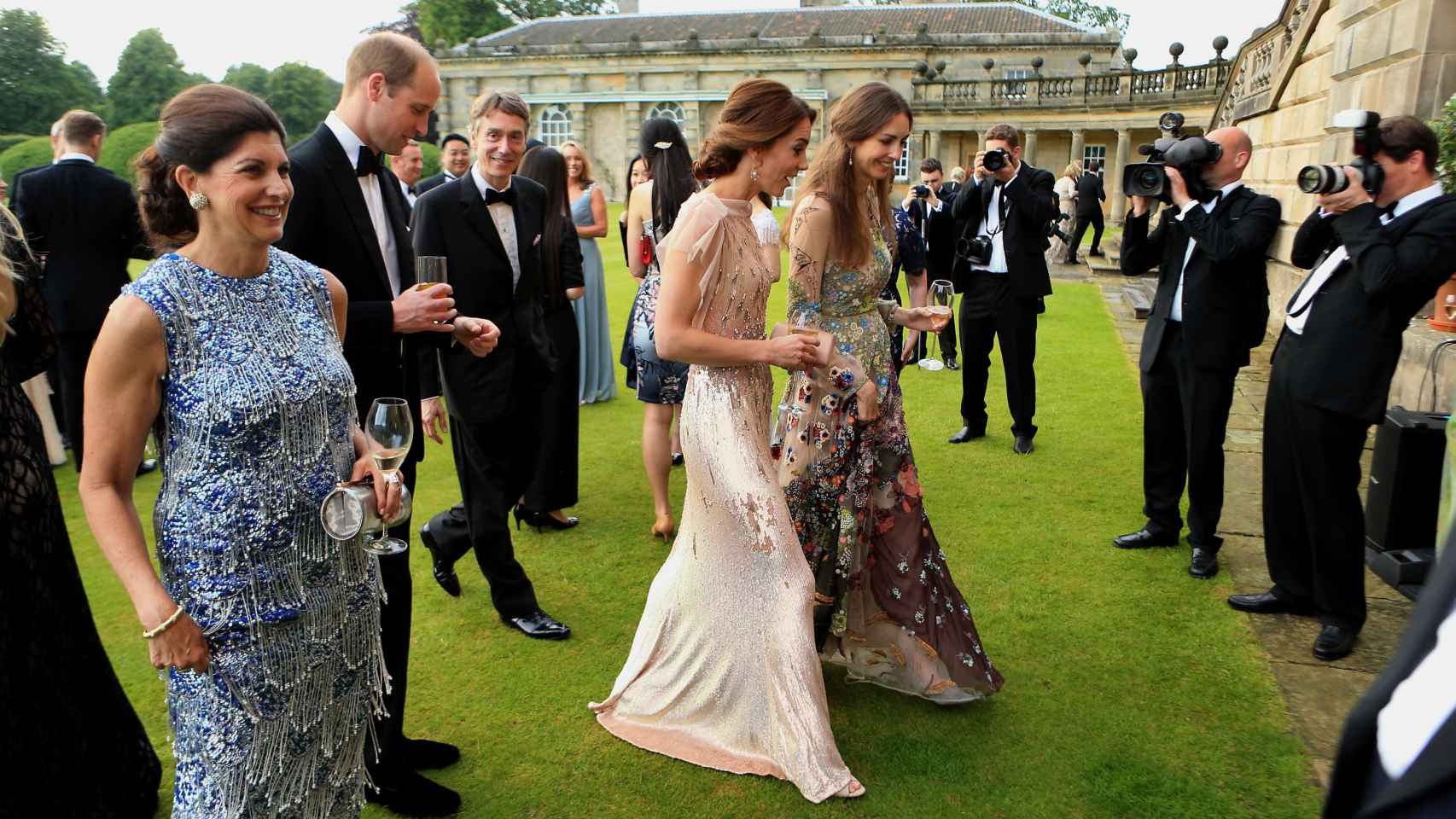 Rose Hanbury junto a Kate Middleton, en un acto en Reino Unido. Junio de 2016.