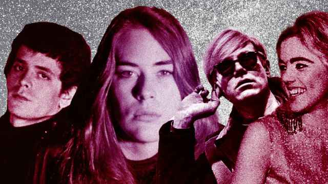 De izquierda a derecha: Lou Reed, Mary Woronov, Andy Warhol y Edie Sedgwick. Foto: Rubén Vique.