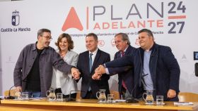 Los firmantes del Plan Adelante 2024-2027, este martes en el Palacio de Fuensalida.