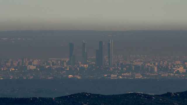 Panorámica de Madrid con el cinturón de contaminación visible, a 24 de enero.