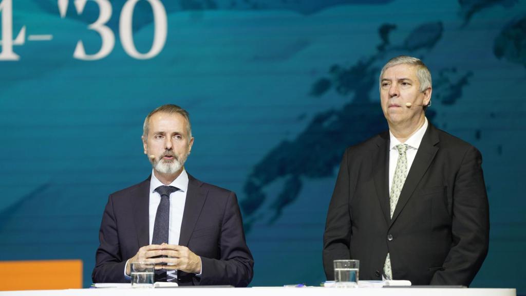 Marc Murtra, presidente, y José Vicente de los Mozos, consejero delegado de Indra en la presentación del plan estratégico 2024-2026.