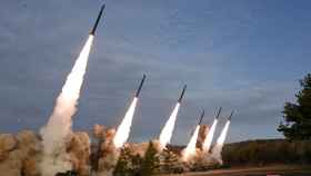Lanzamiento de 6 misiles KN-25 de Corea del Norte