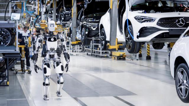 El robot Apollo en una fábrica de Mercedes-Benz
