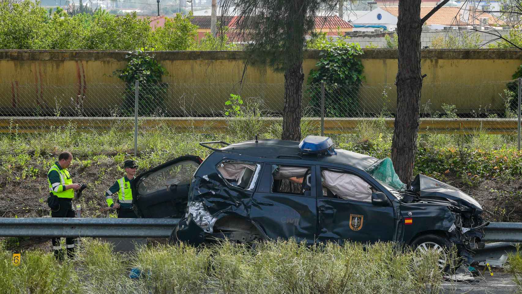 Mueren seis personas, dos de ellas guardias civiles, en un accidente en Sevilla