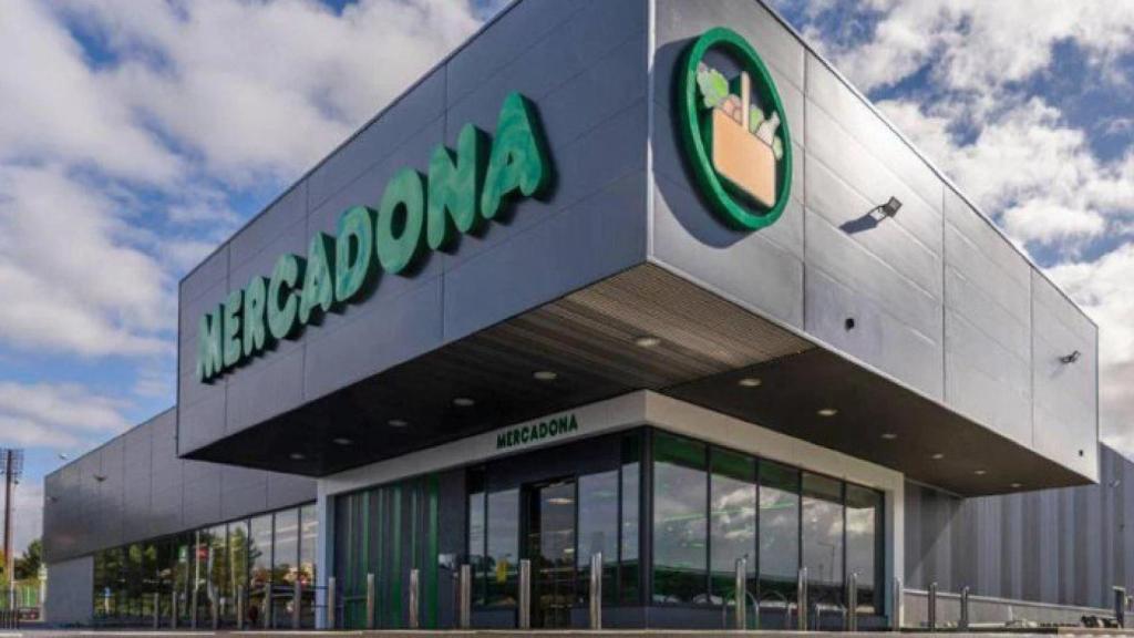 Un edificio de un supermercado de Barcelona