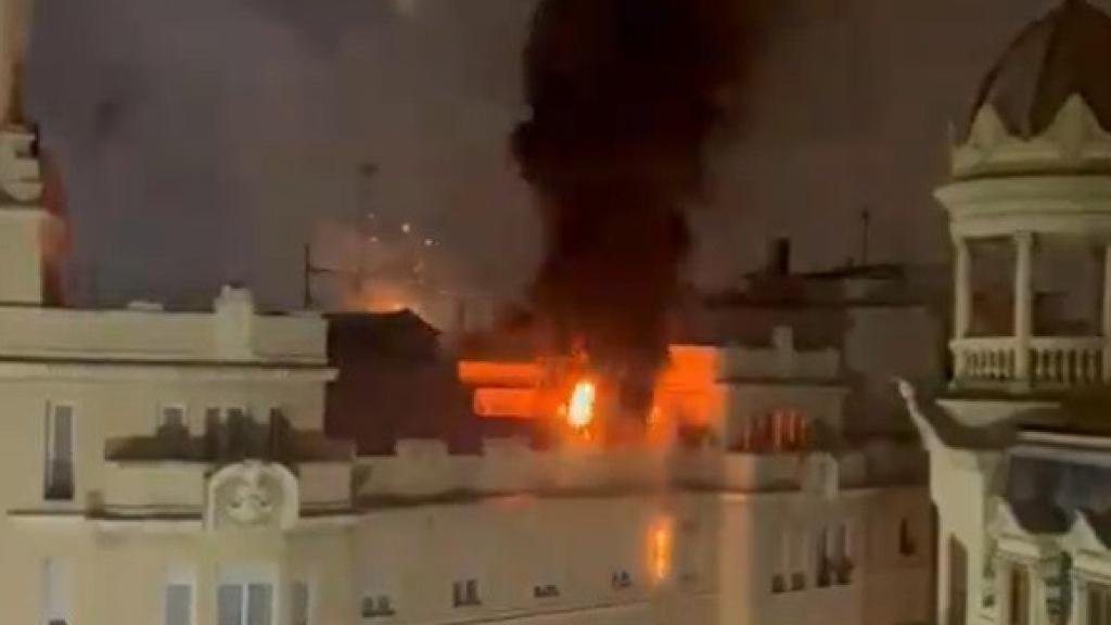 Imagen del incendio provocado por una bengala.