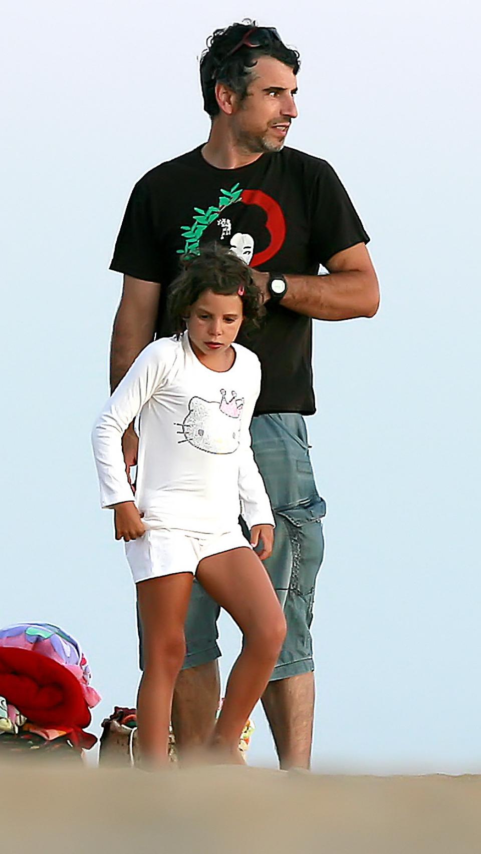 Antonio Vigo y Carla Vigo, en unas vacaciones en Cádiz, en 2009.