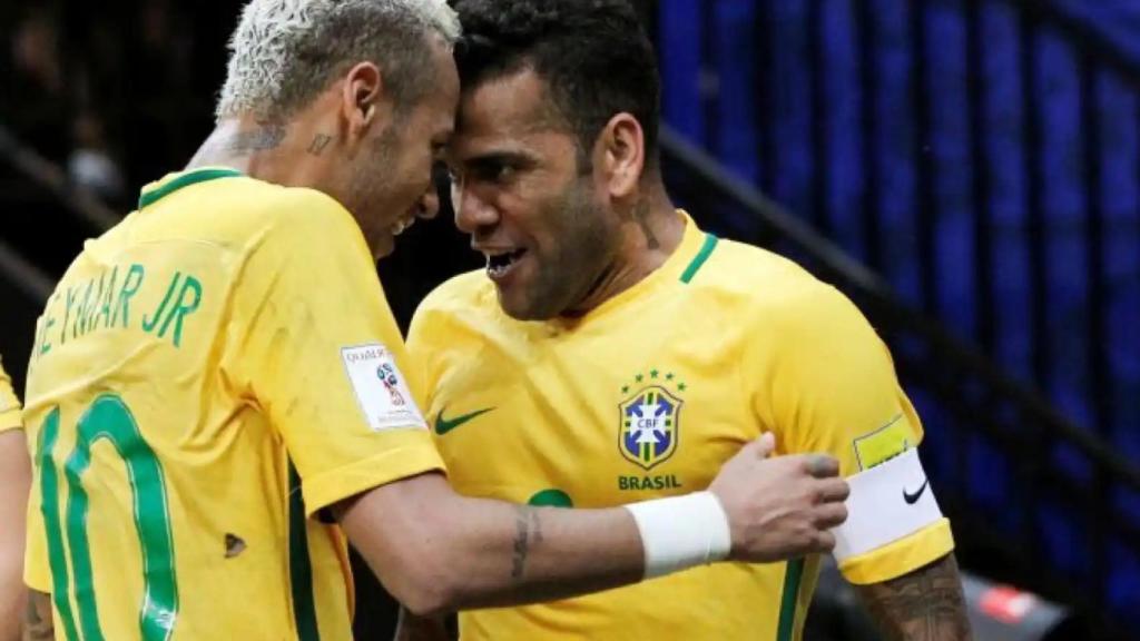 Neymay y Dani Alves.
