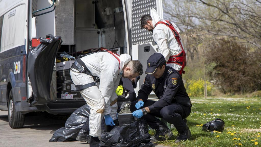 Unidades especiales  de la Policía Nacional buscando a Javier Márquez.