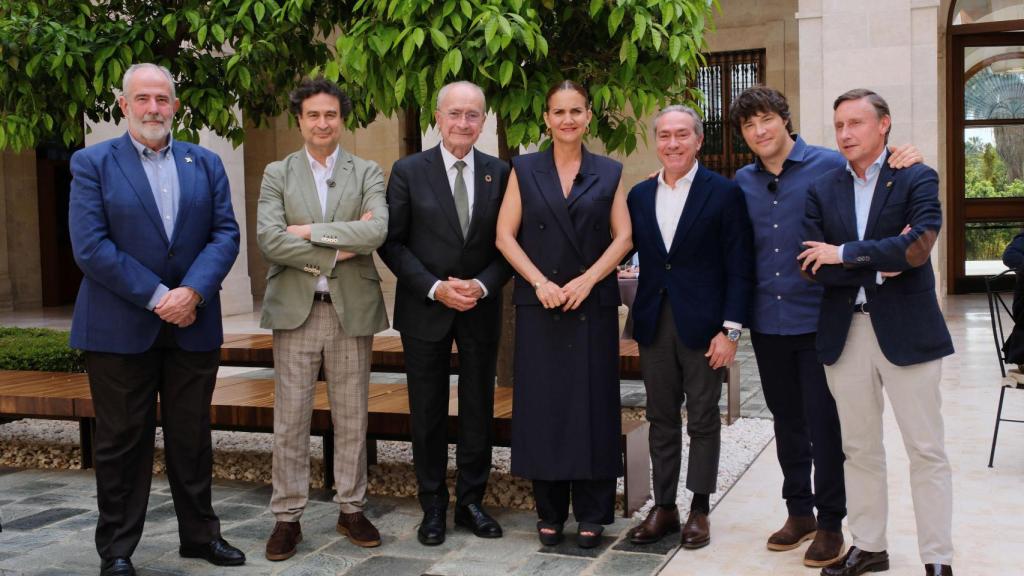 Los presentadores del concurso Masterchef con Francisco de la Torre y José Carlos Garín.