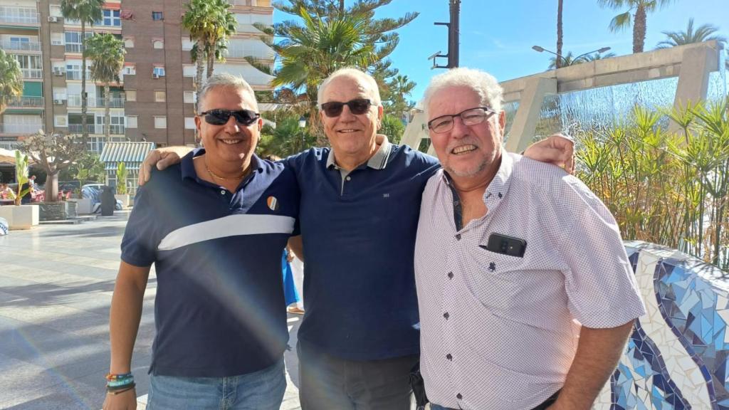 Tres extranjeros residentes en Torrevieja.