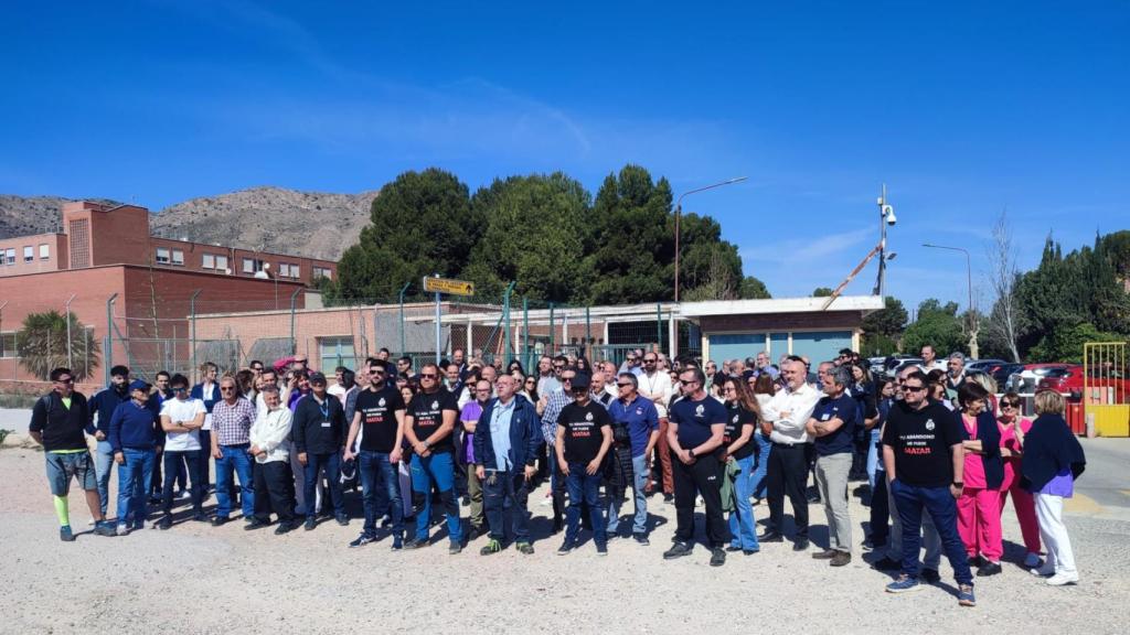 Concentración de los trabajadores en el recinto de Fontcalent.