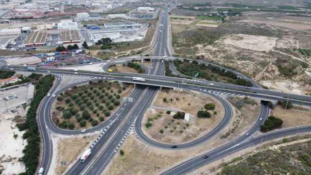 Vista aérea de las carreteras en Alicante en las que Transportes invertirá 22 millones para su conexión.