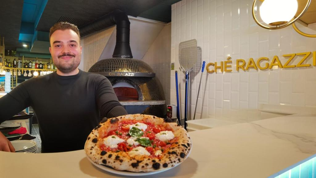 Francisco Andrés Segura, en su nuevo local de Alicante.