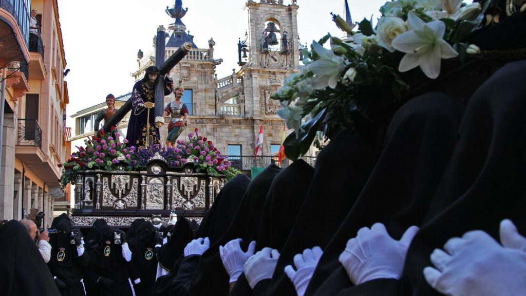 Uno de los pasos de la procesión de Semana Santa en Astorga