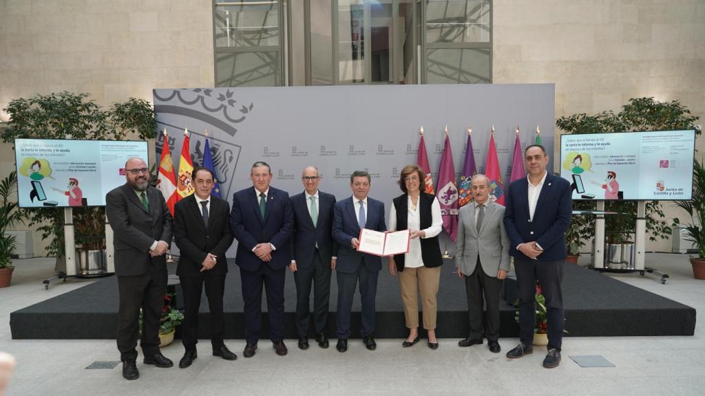 El consejero de la Presidencia, Luis Miguel González Gago, suscribe los convenios de adhesión al Plan de Expansión Rural del 012 con las diputaciones de Burgos, León, Palencia, Salamanca, Soria y Zamora.