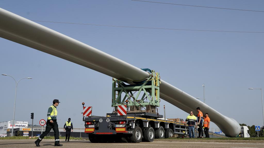 Atasco de una pala eólica en Valladolid