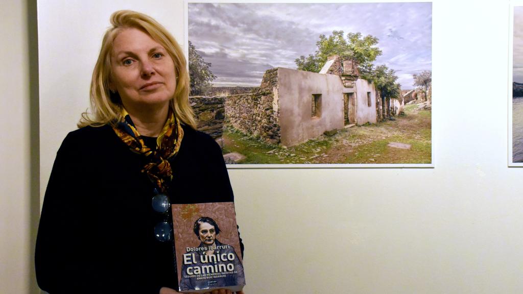 Lola Ruiz Ibárruri presentando la biografía 'Dolores Ibárruri. El único camino'