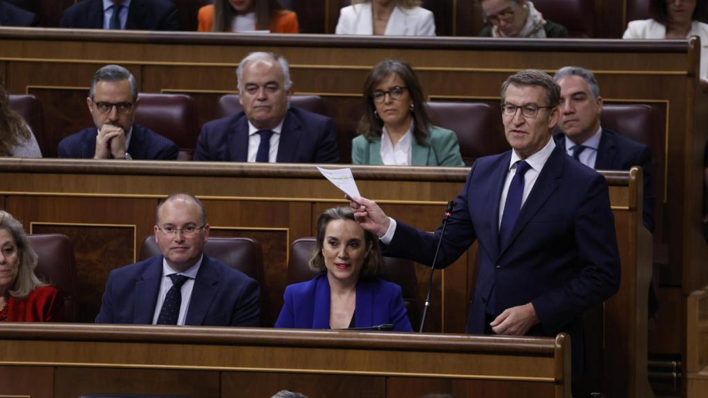 Alberto Núñez Feijóo, junto a la plana mayor del PP, este miércoles en el Congreso.