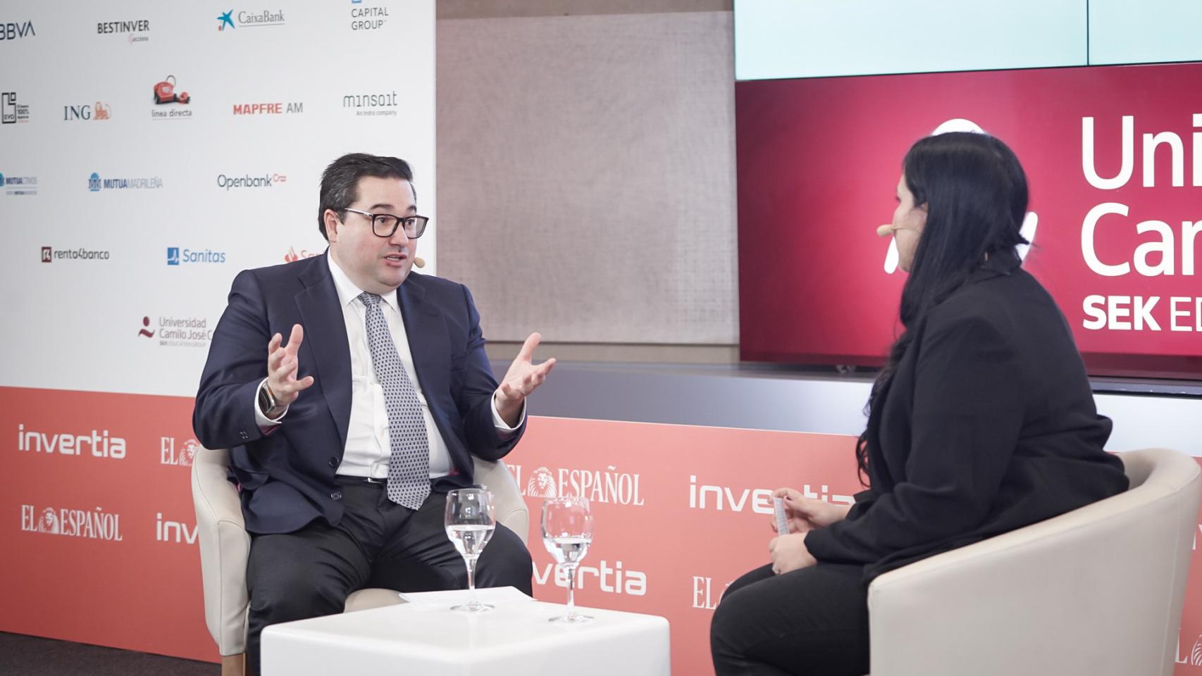 Mario González-Pérez, managing director de Capital Group, durante su conversación con Laura Piedehierro, redactora de Bolsa de EL ESPAÑOL-Invertia