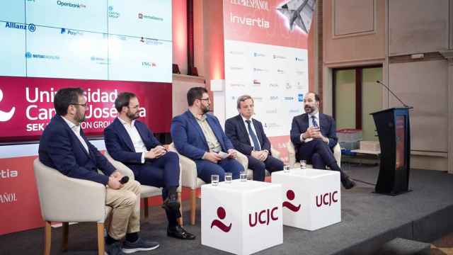 Carlos Fernández (IEB), Pablo Porres (ING), Rubén Escudero (EL ESPAÑOL-Invertia), Josep Prats (Abante) e Ignacio Dolz (Mutuactivos) en el IV Observatorio de las Finanzas.