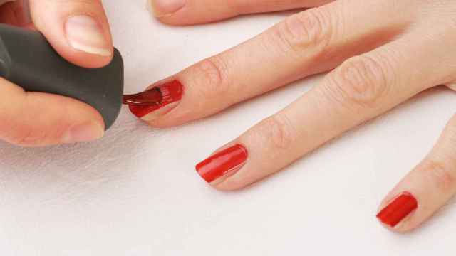 El sencillo truco para lograr una manicura perfecta sin manchar la piel: será mucho más duradera