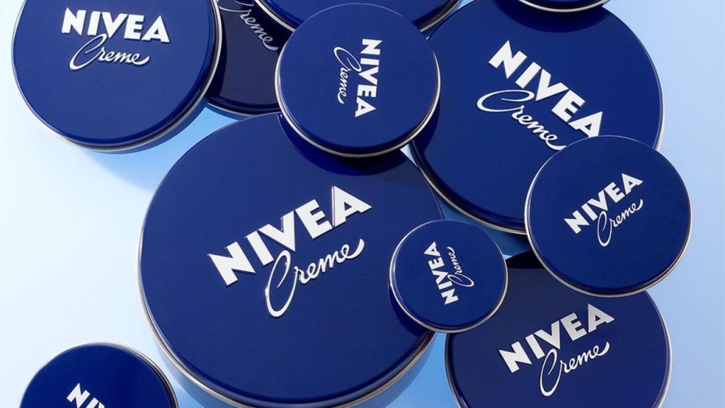 Estos son todos los usos que tiene la Nivea de lata azul que tenemos en casa: muchos no los conoces