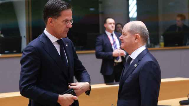 El holandés Mark Rutte y el alemán Olaf Scholz, durante una reunión del Consejo Europeo en Bruselas