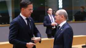 El holandés Mark Rutte y el alemán Olaf Scholz, durante una reunión del Consejo Europeo en Bruselas