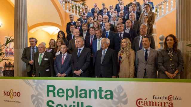 Foto de la presentación del acuerdo de replantación en Sevilla.