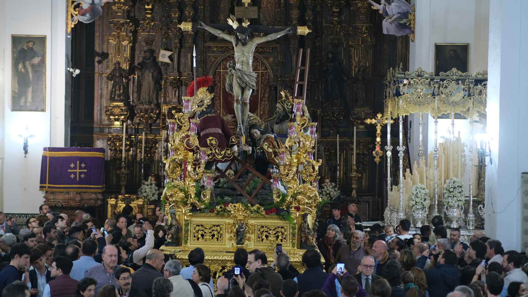 En imágenes, el gran estreno de la Semana Santa de Sevilla: el misterio del Buen Fin