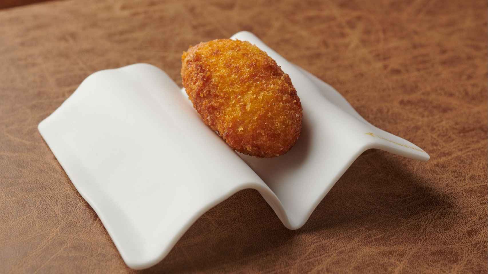 Croqueta de la yaya de jamón ibérico.