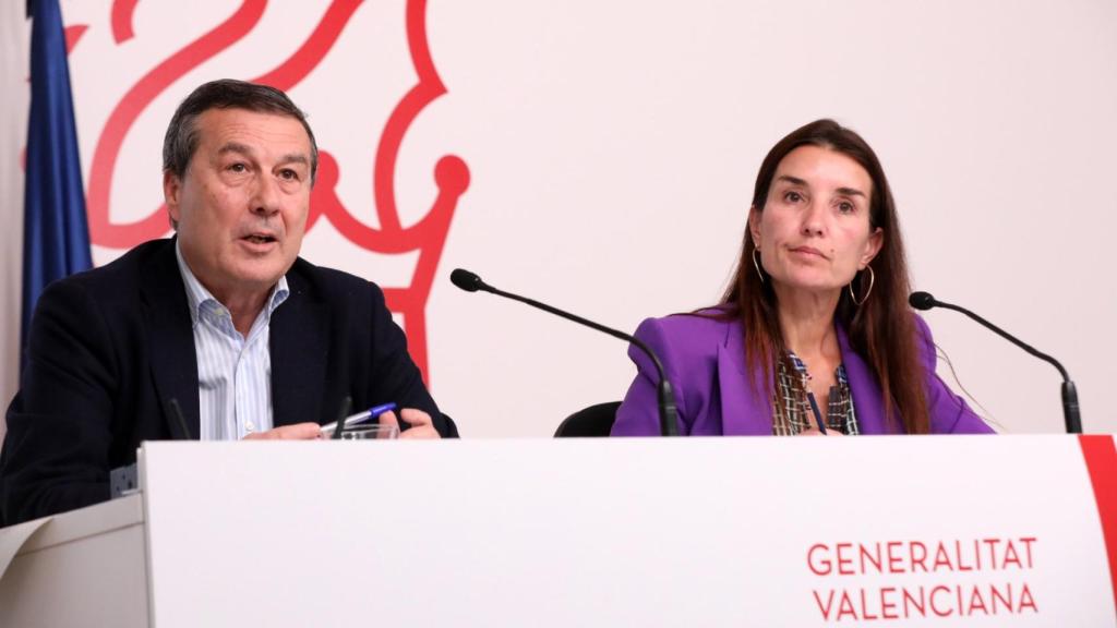 Marciano Gómez y Ruth Merino, en la rueda de prensa posterior al pleno del Gobierno Valenciano. EE