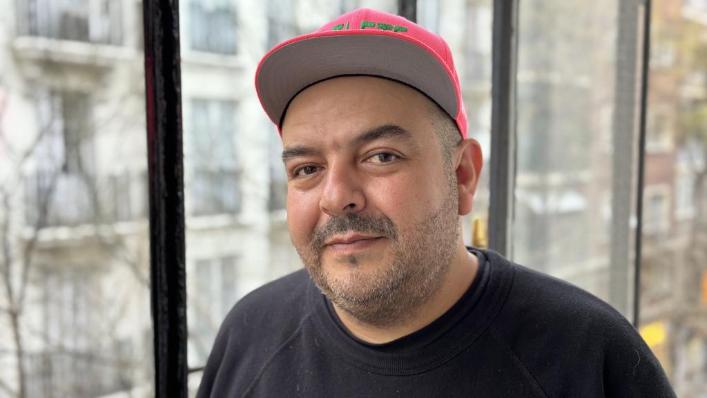 Camilo Lara, este martes en la sede del sello El Volcán Música, en Madrid. Foto: F. D. Quijano