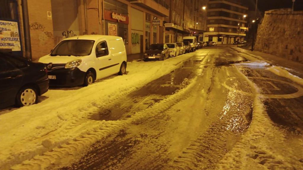 Este es el estado que presentaba una de las calles de Zamora tras la arrasadora granizada