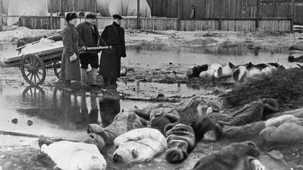 Cementerio de Volkovo en Leningrado durante el asedio