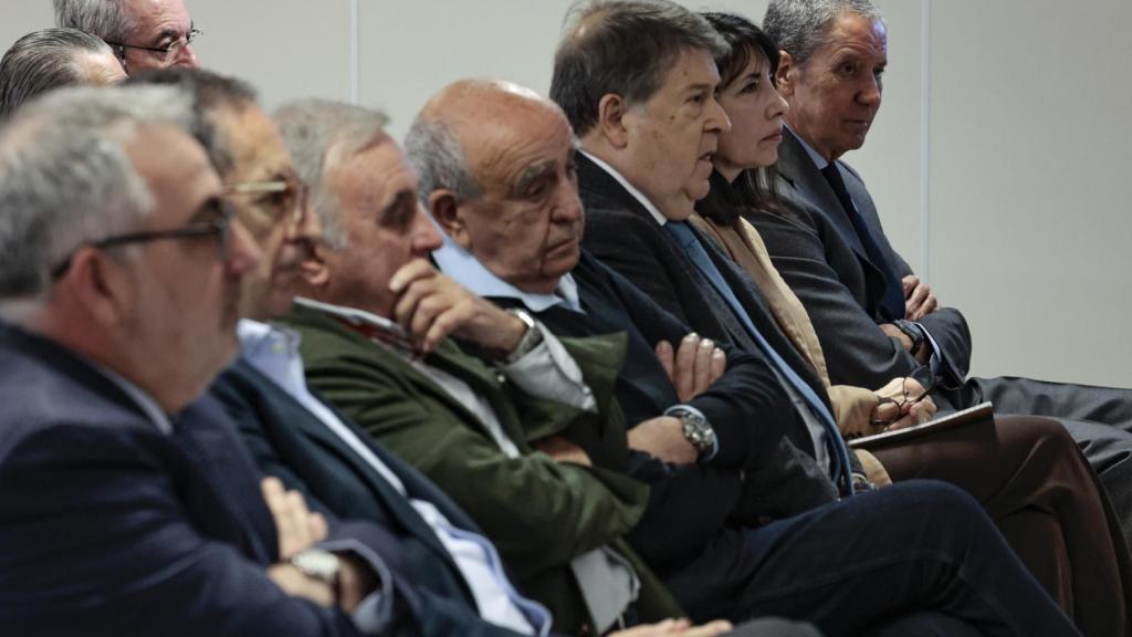 Los acusados en el juicio.