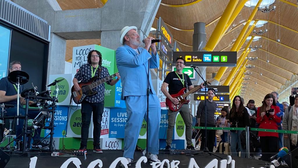 Pablo Carbonell cantando Mi agüita amarilla.
