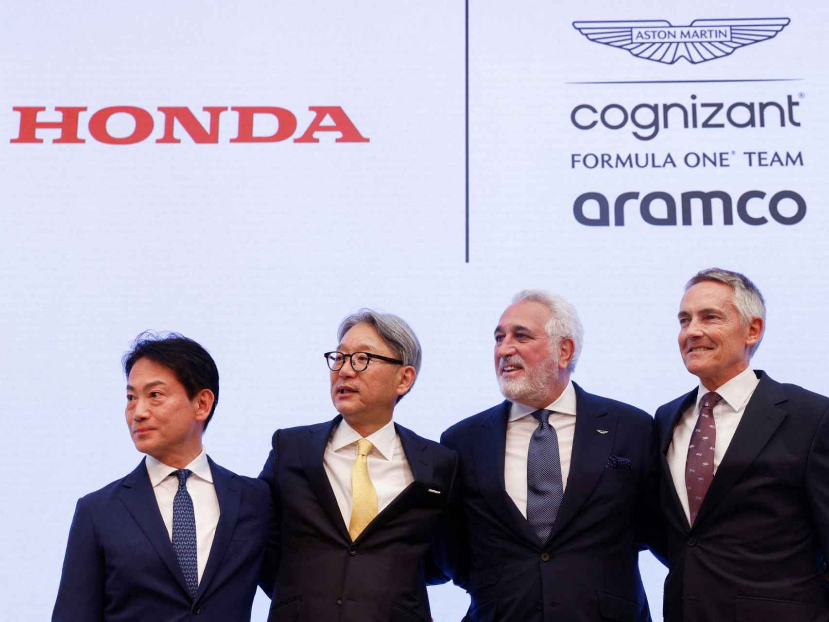 Toshihiro Mibe, CEO Honda Motor, Koji Watanabe,  Presidente Honda Racing, Lawrence Stroll, presidente de Aston Martin, y Martin Whitmarsh, CEO Aston Martin Performance Technologies