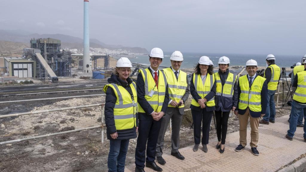Foto familia de la voladura de la chimenea.