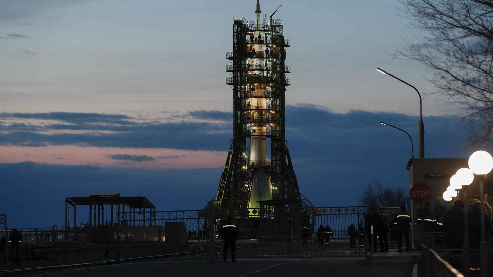 Soyuz MS-25 en la plataforma de lanzamiento.