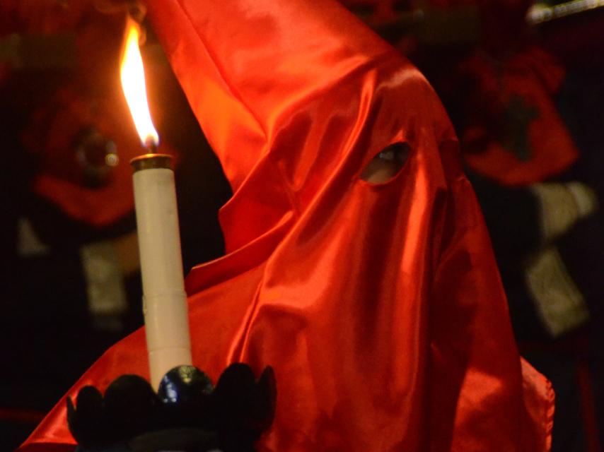 Imagen de uno de los hachones de petróleo de la cofradía.