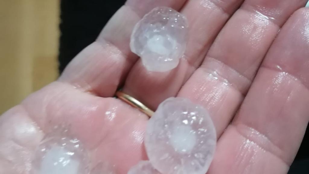 Bolas de granizo caídas en la noche de ayer en Salamanca