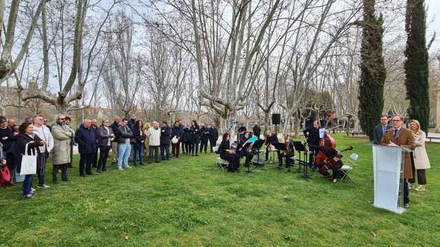 Plantación del nuevo 'Bosque de la Cultura' a las orillas del Tormes a su paso por Salamanca