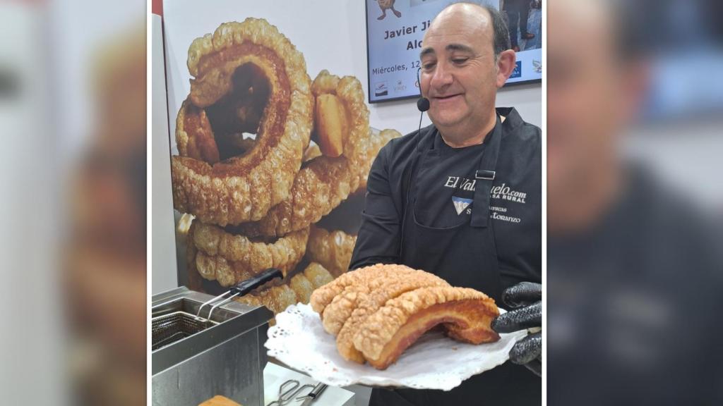 Javier Jiménez, el transportista soriano y regente de una casa rural que cocina el mejor torrezno del mundo