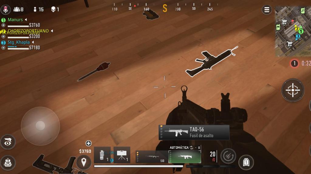 Recogiendo armamento en Call of Duty: Warzone Mobile