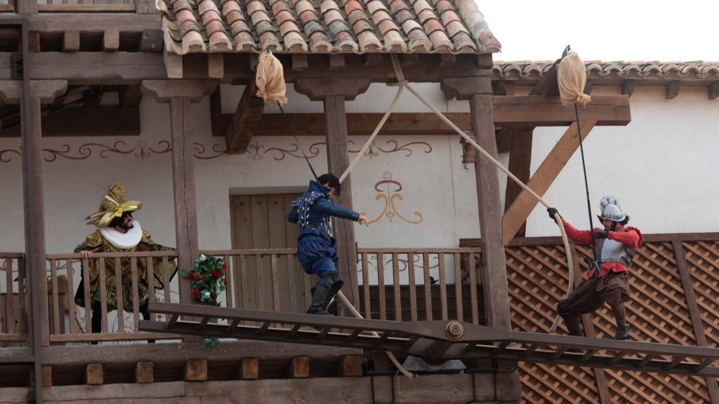Los actores, interpretando 'Desemayarse', el nuevo espectáculo de Puy du Fou.
