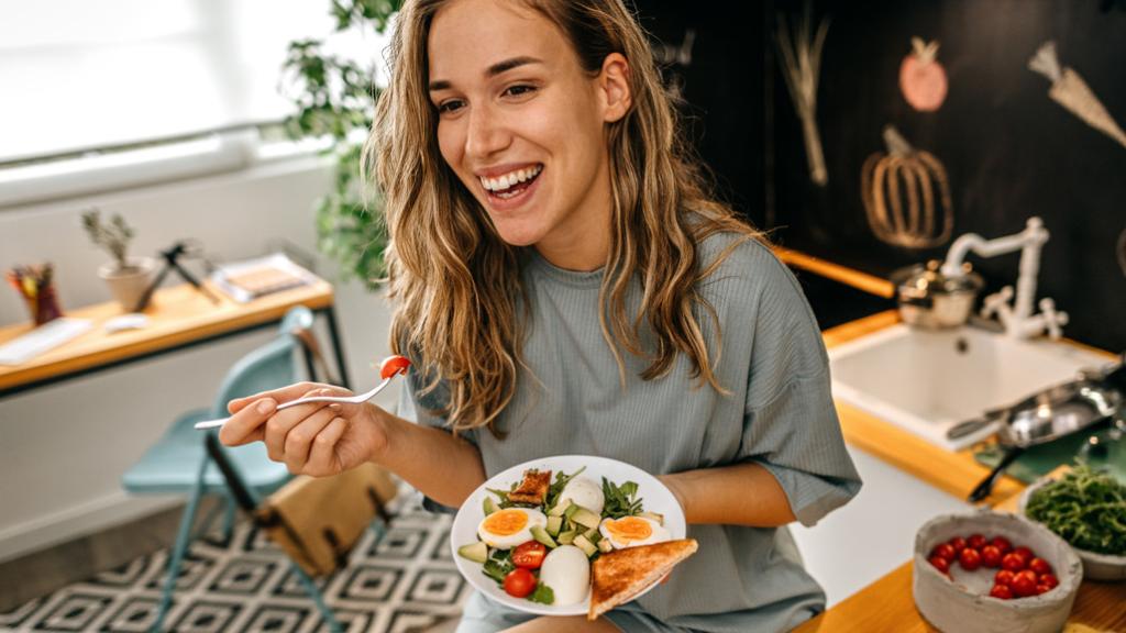 ¿Cómo influye la dieta española en la felicidad? Esto es lo que necesitas en tus comidas y cenas según Harvard